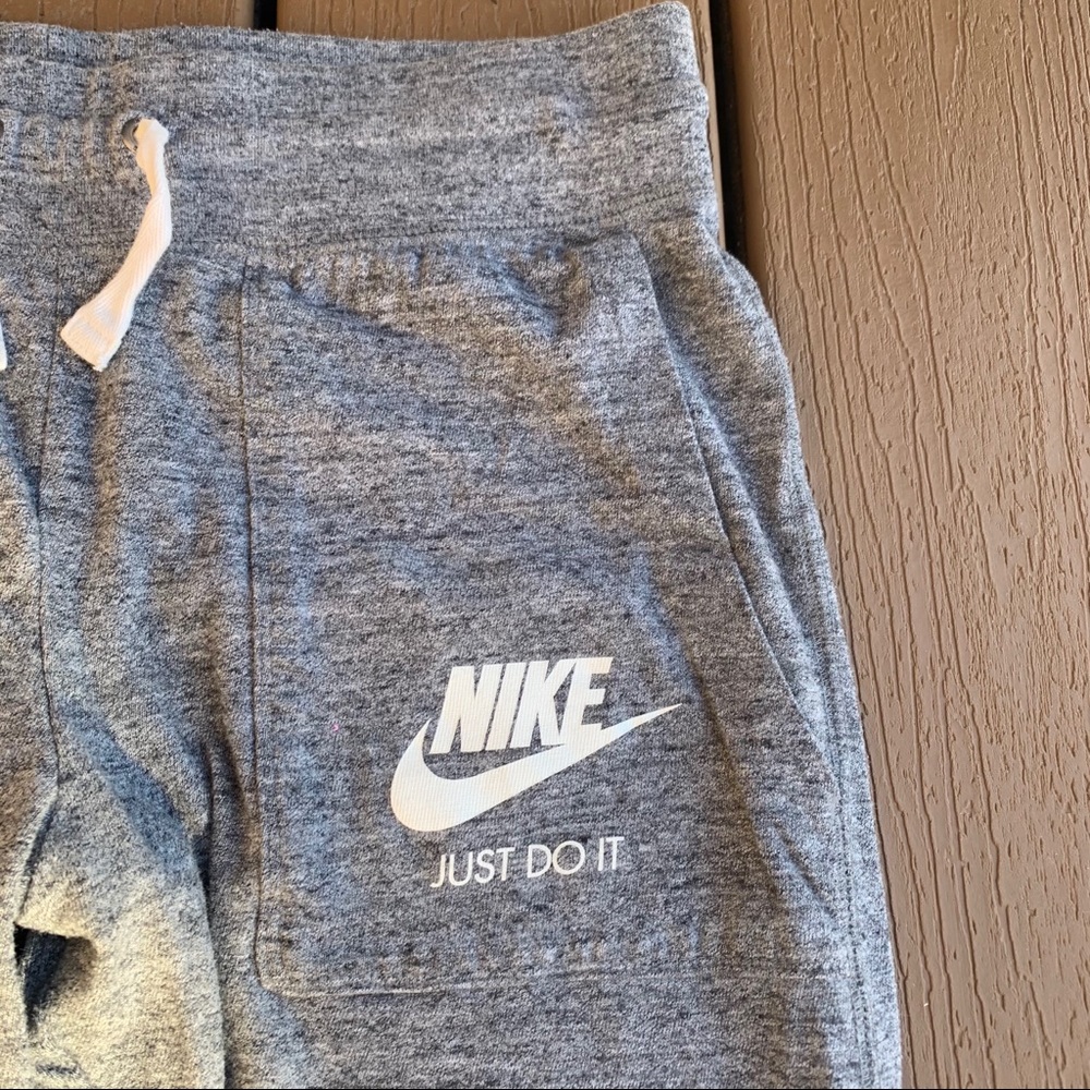 Nike Vintage Gym Cropped Capris Women’s - Small